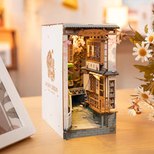 Load image into Gallery viewer, DIY Book Nook: Sakura Densya - Tigertree