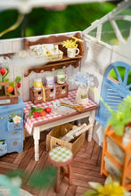 Load image into Gallery viewer, DIY House Kit: Dreamy Garden House - Tigertree