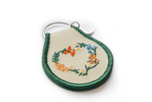 Load image into Gallery viewer, Floral Wreath Heart Patch Keychain - Tigertree
