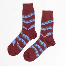 Load image into Gallery viewer, Men's Snakes Crew Socks - Tigertree
