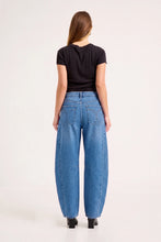 Load image into Gallery viewer, Arc Barrel - Soho Vintage
