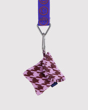 Load image into Gallery viewer, Puffy Earbuds Case - Pink Houndstooth
