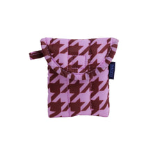 Load image into Gallery viewer, Puffy Earbuds Case - Pink Houndstooth
