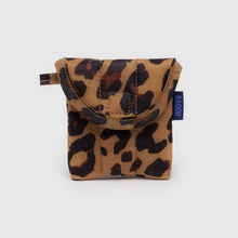 Load image into Gallery viewer, Puffy Earbud Case- Leopard - Tigertree

