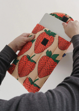 Load image into Gallery viewer, Puffy Laptop Sleeve 13" - Strawberry - Tigertree
