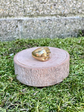 Load image into Gallery viewer, Hand Ring - Tigertree
